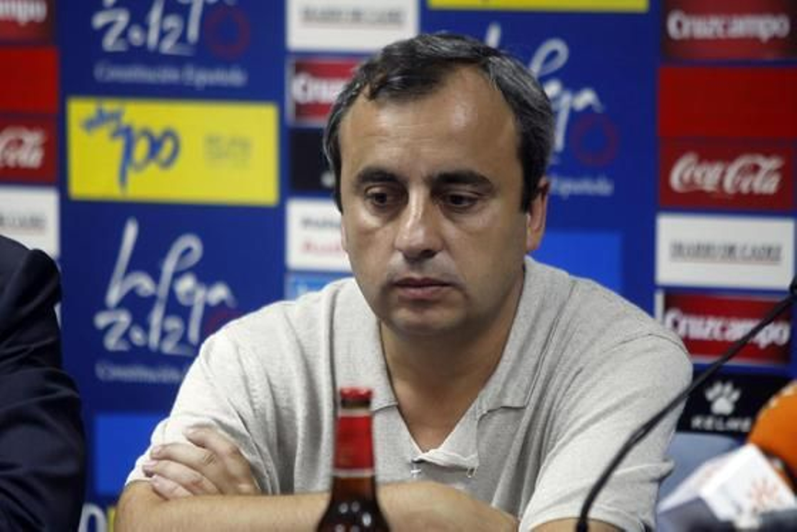 Juan José Pina se presenta como nuevo presidente del Cádiz junto a los nuevos consejeros Elena Pina y Antonio Moya. 

Foto: Jesus Marin