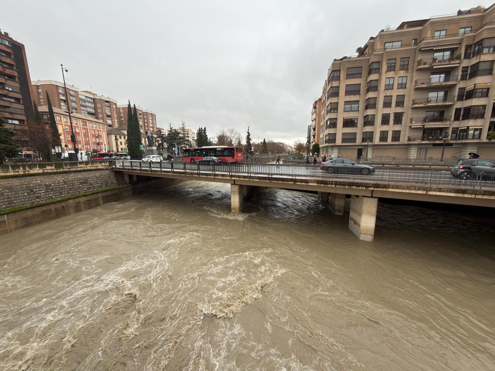 Así se encuentra el río Genil tras el aviso de un nuevo desembalse en el pantano de Canales