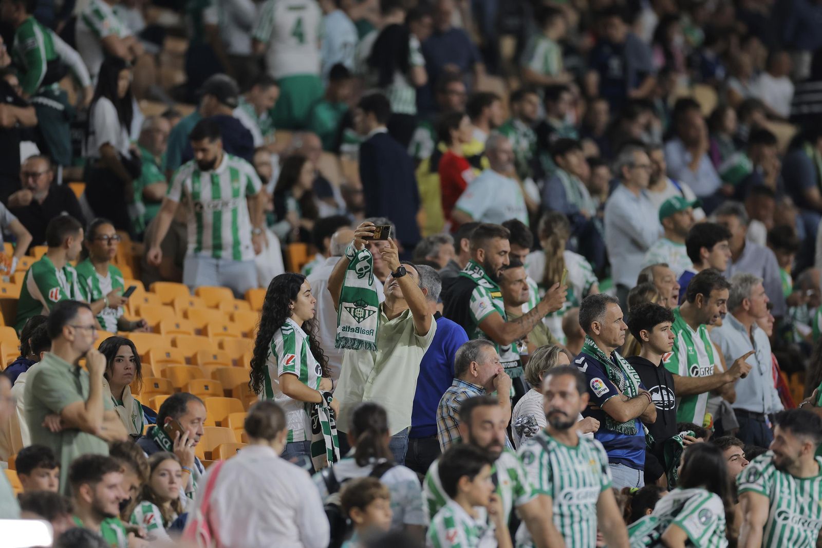 Búscate en las fotos del Betis - Atlético de Madrid