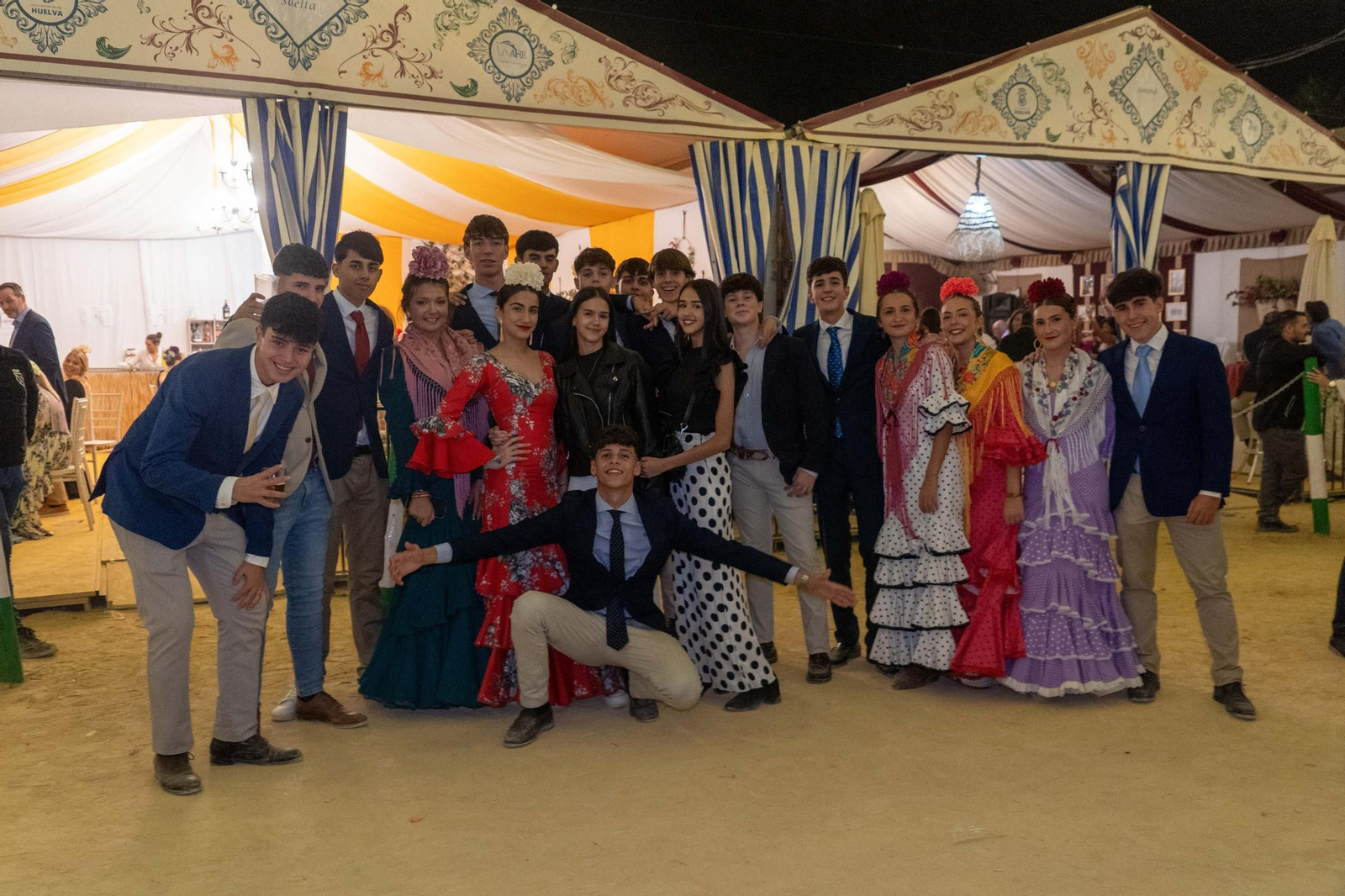 Imágenes del ambiente del ambiente de la noche del domingo en la Feria de Otoño y del Caballo 2025 de Huelva