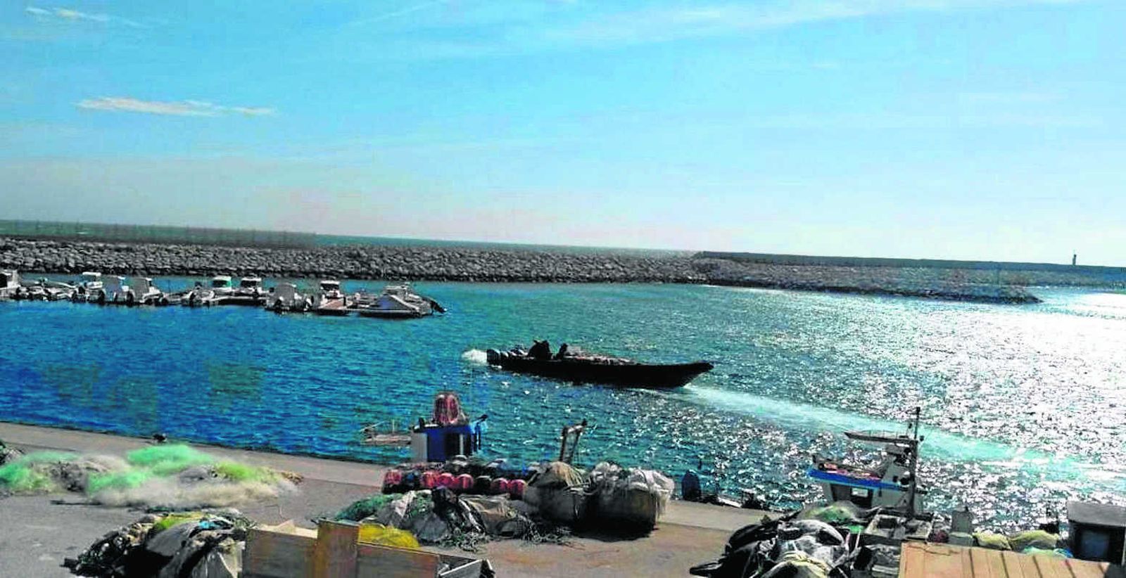 Una lancha con droga, a plena luz del día