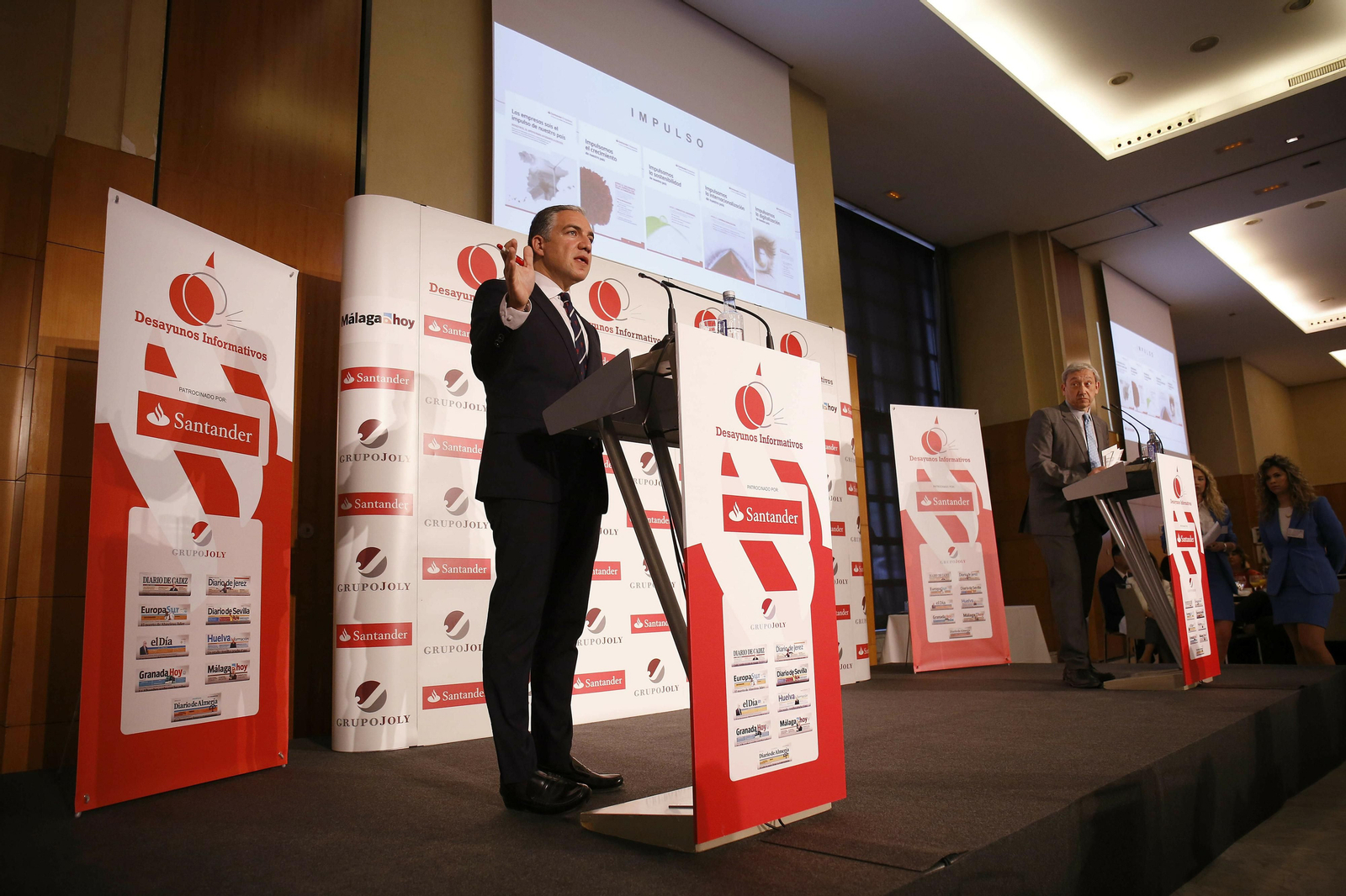 Las imágenes del foro joly con Elías Bendodo