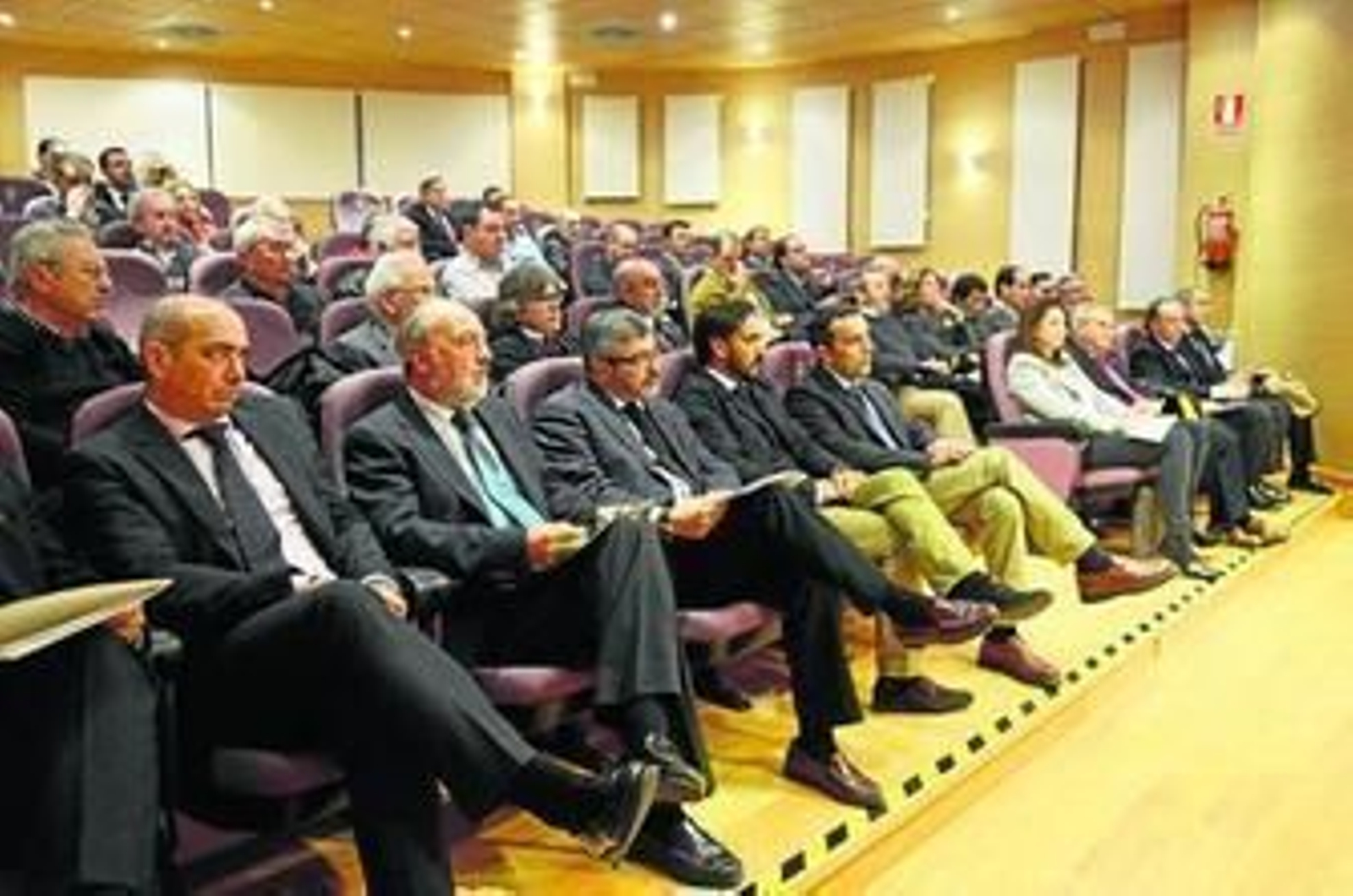 La presentación contó con la presencia de una amplia representación del colectivos de ingenieros de la provincia.