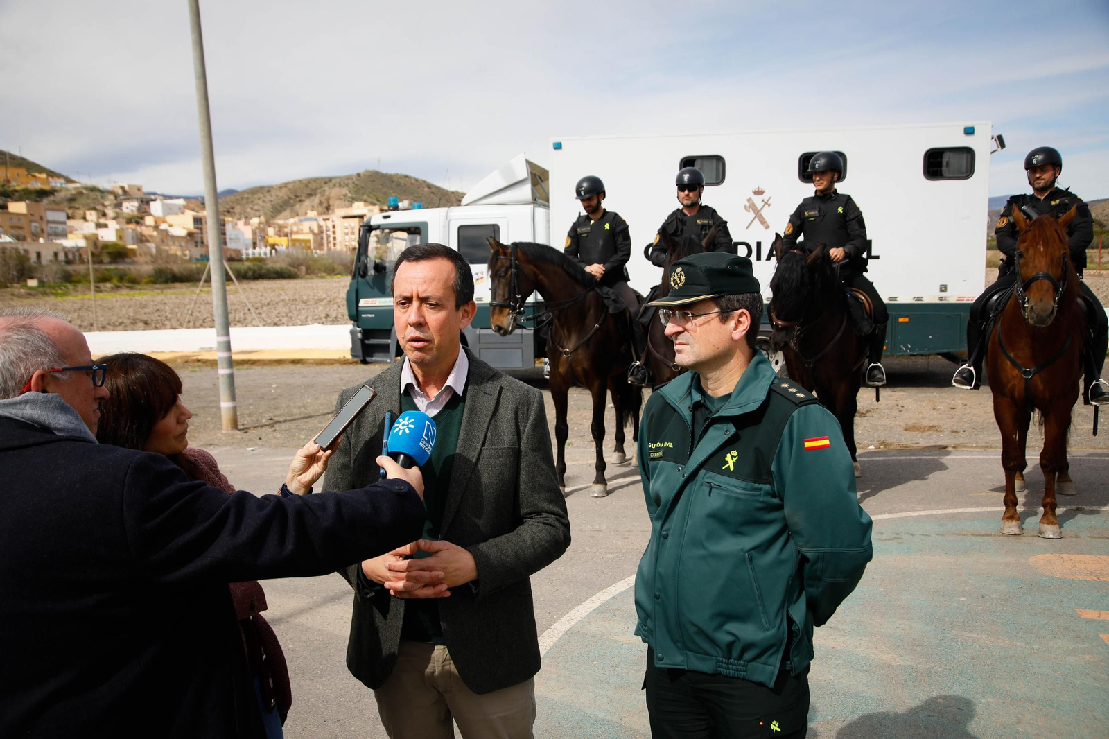 Imágenes del Escuadrón de Caballería de la Guardia Civil en Gádor.