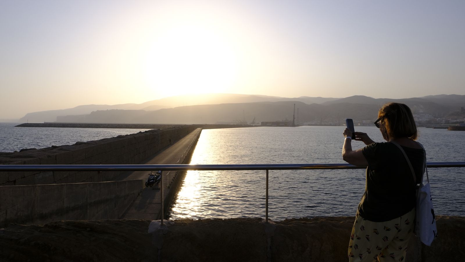 Atardecer en el Faro, organizado por la Autoridad Portuaria de Almería