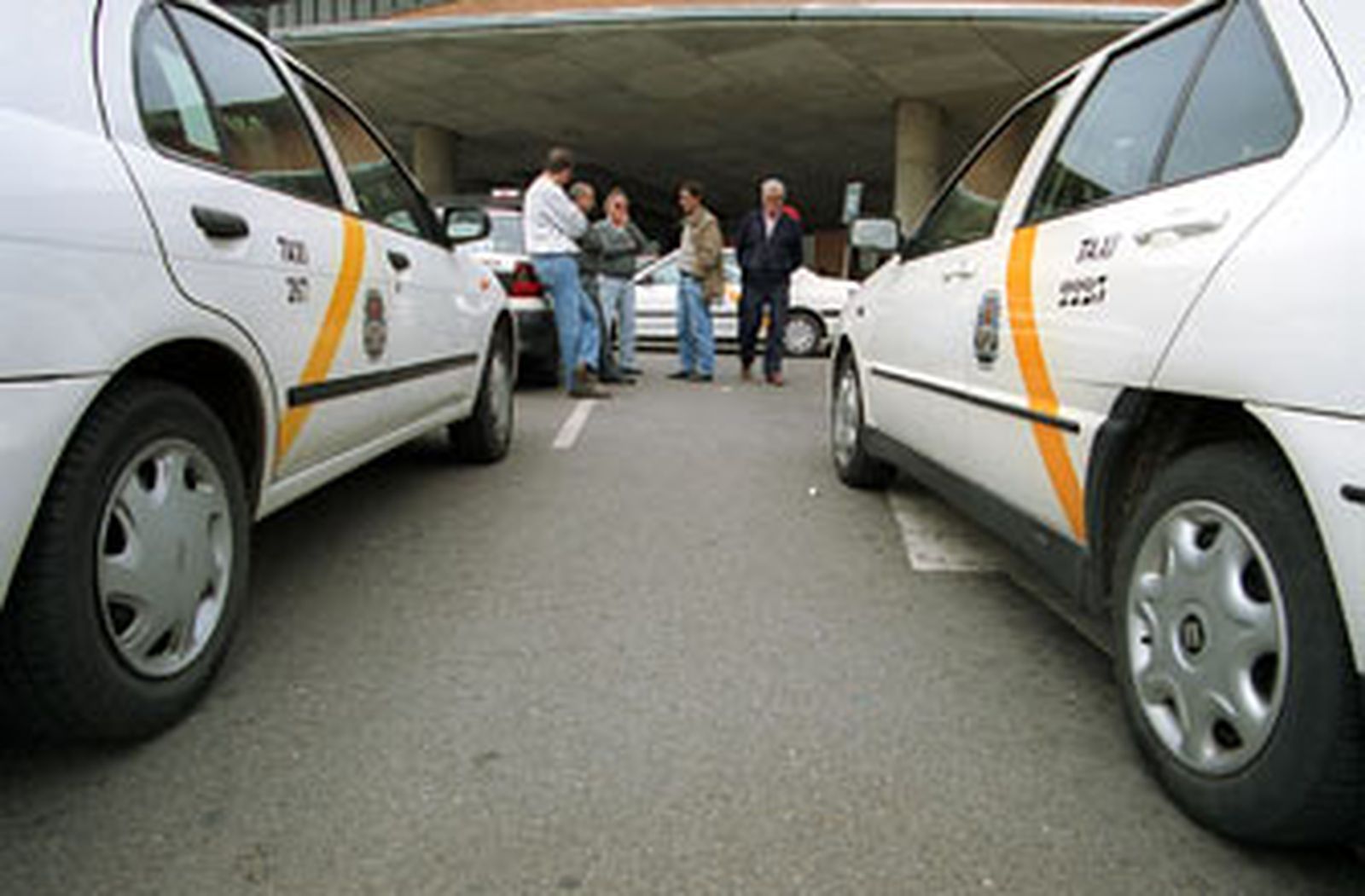 La bajada de bandera del taxi sevillano es la más barata de Andalucía