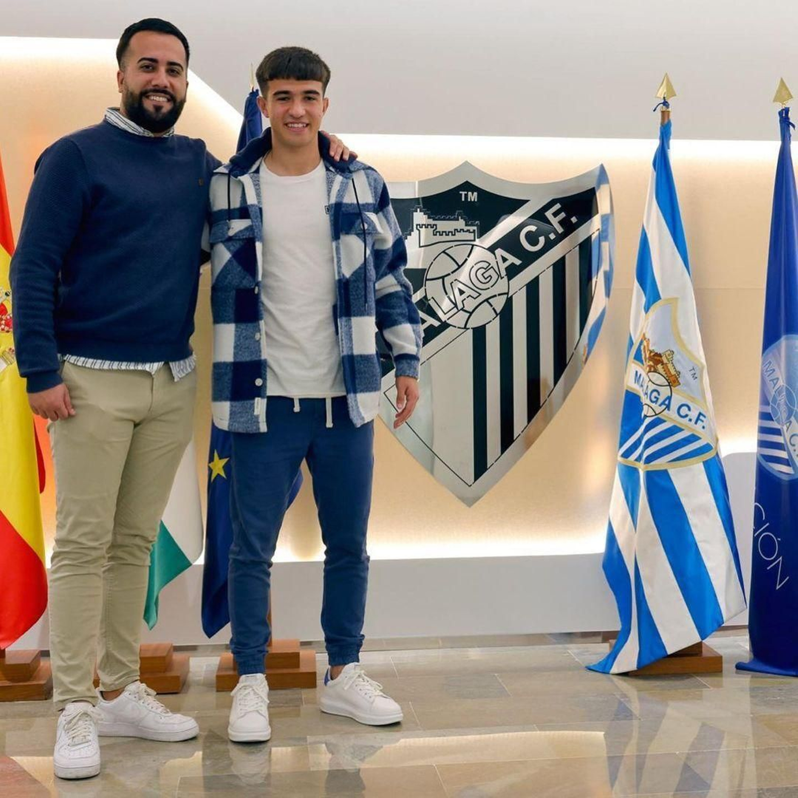 Pablo Arriaza junto a Alberto Domínguez, su representante