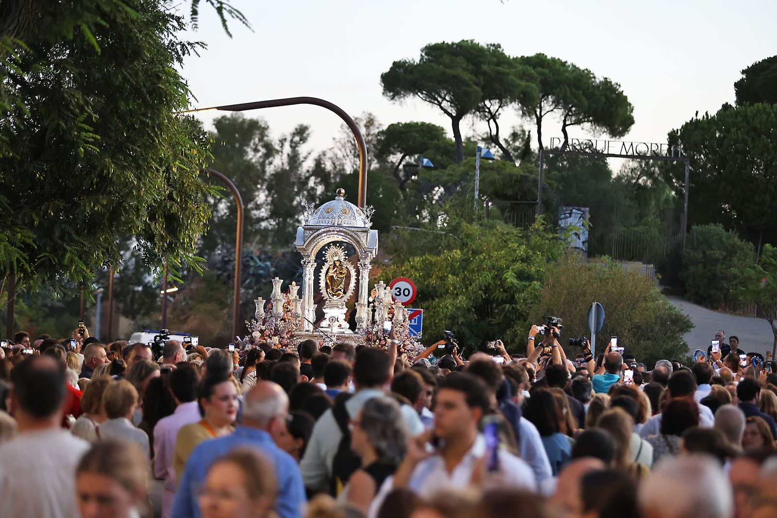 La bajada de la Virgen de La Cinta en imágenes