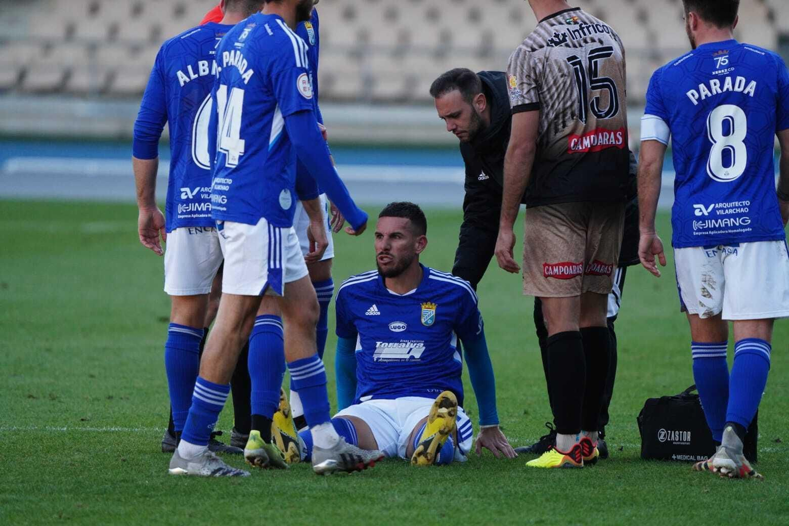 Álvaro Rey, en el suelo, un reflejo del partido de este domingo contra el Ciudad de Lucena.