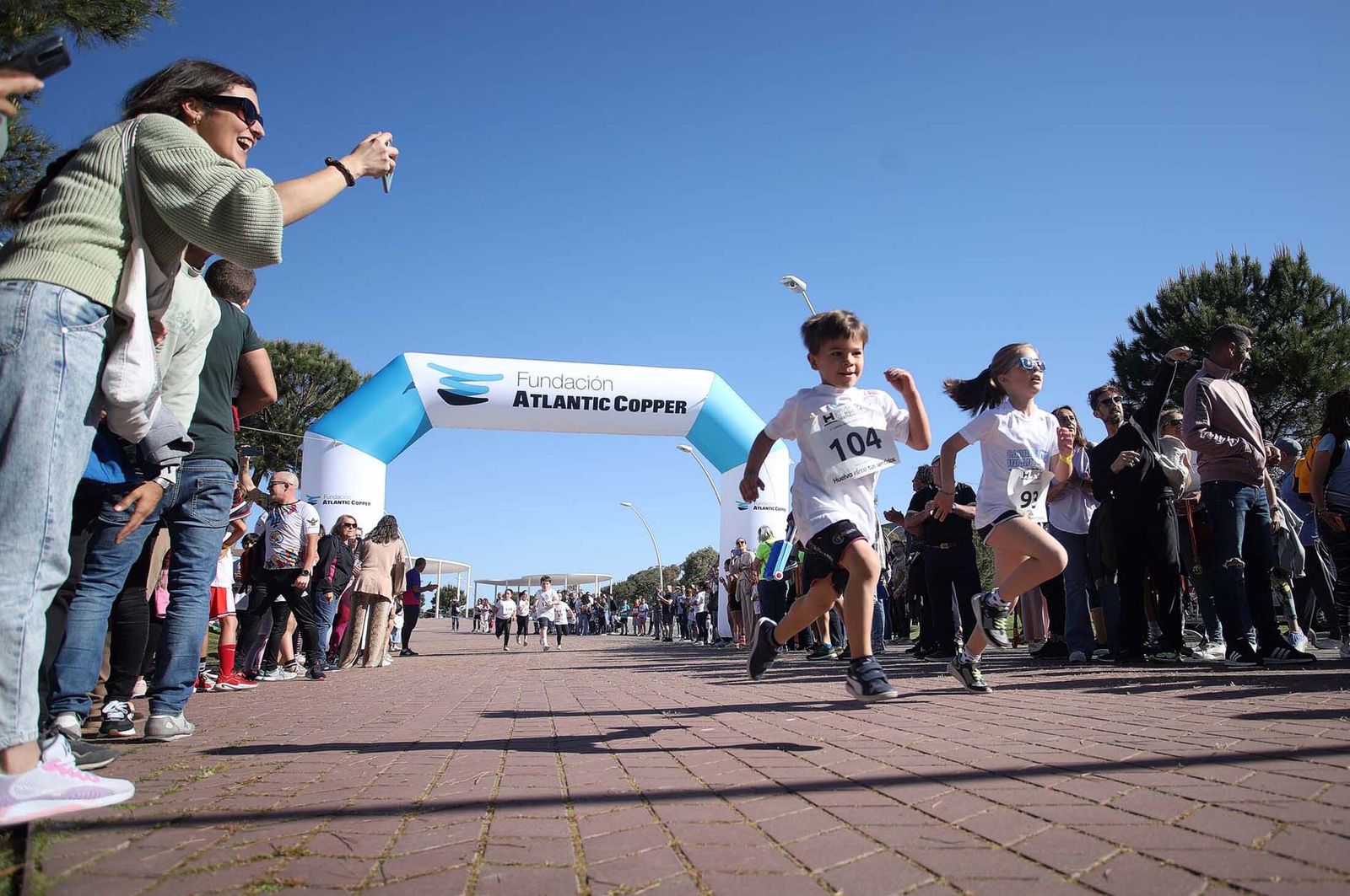 Imágenes de la carrera infantil previa a la "10K Puerta del Descubrimiento"