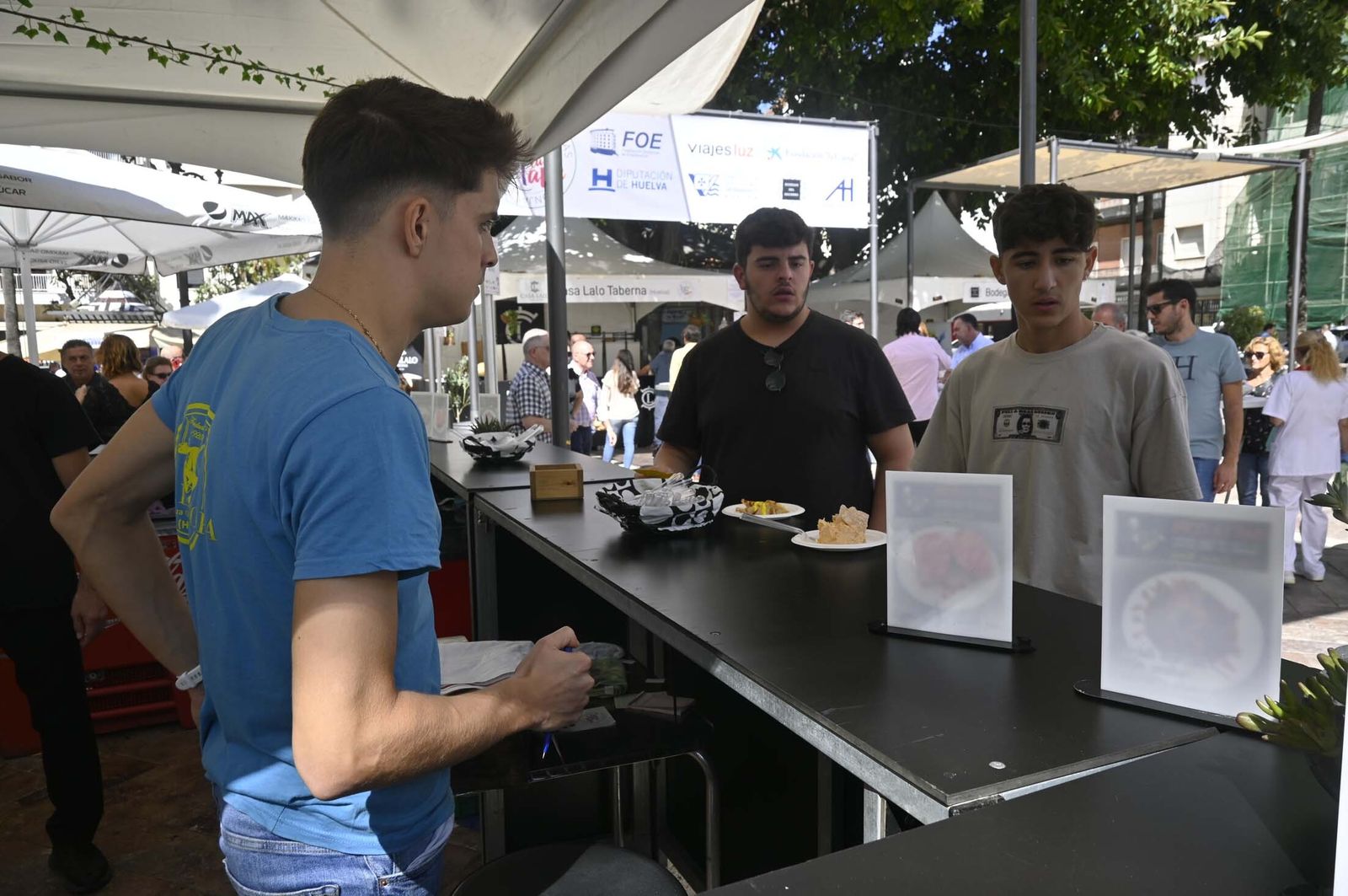 Ambientazo de sábado en la Feria de la Tapa