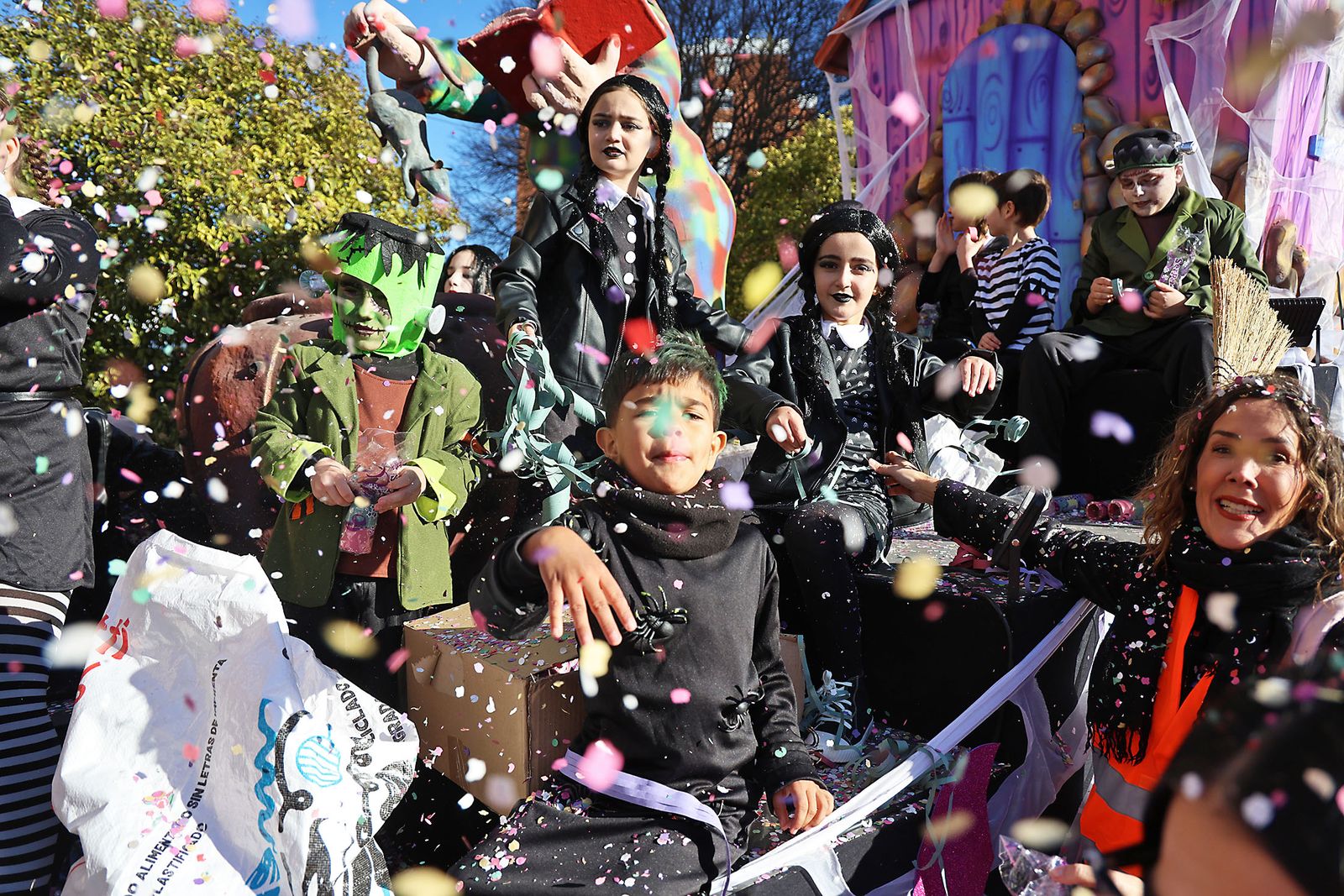 Las mejores fotografías de la salida y recorrido de la cabalgata de Reyes Magos 2026