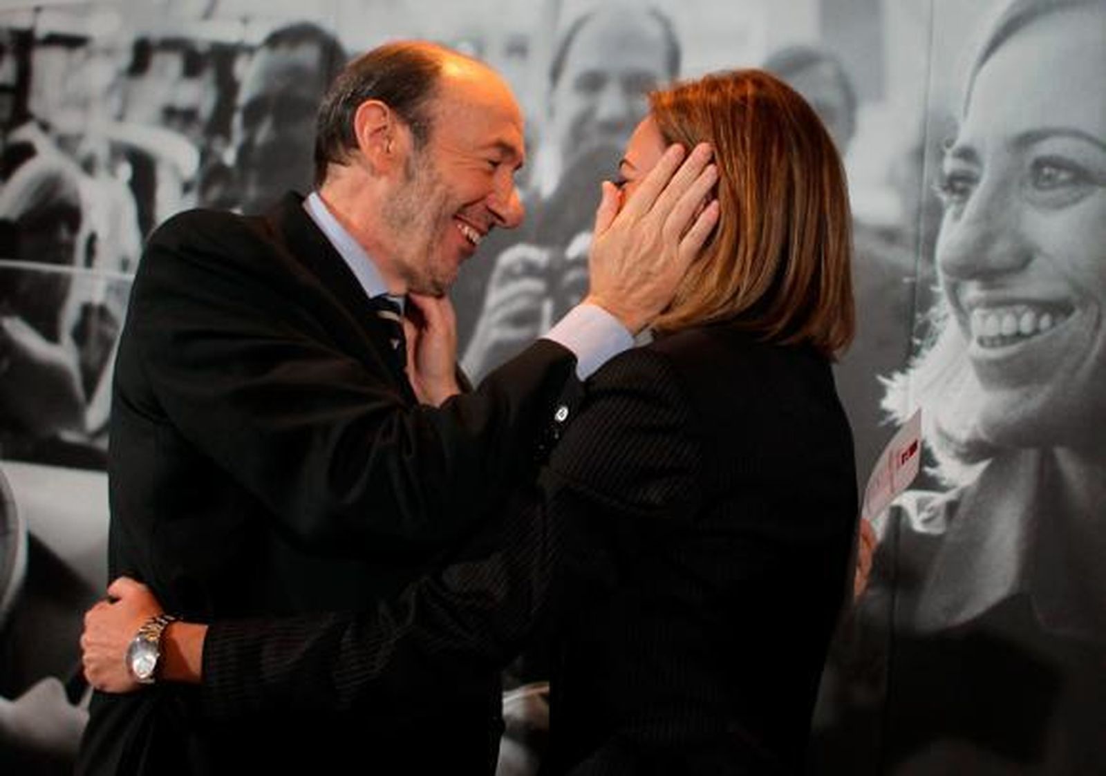 Rubalcaba advierte que con el PP aparecerán los brindis con champán y mujeres