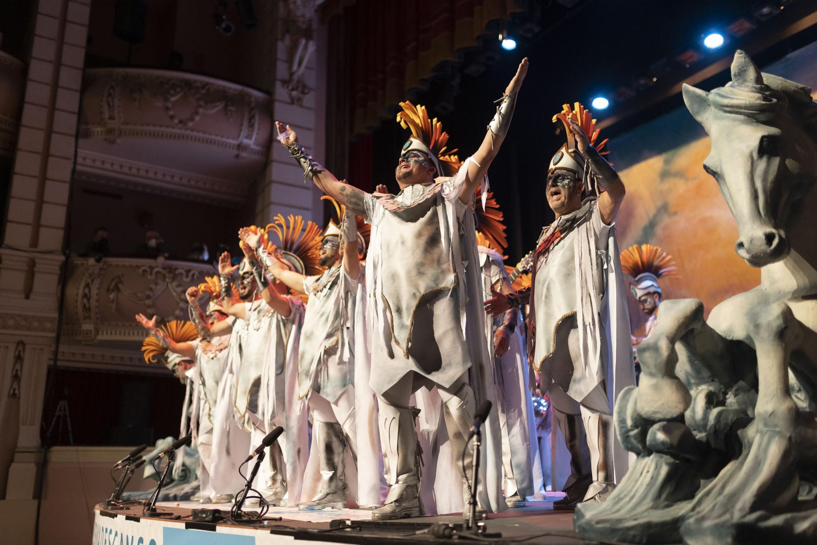 Imágenes de la actuación de la comparsa de Huelva 'Poniente' en el Carnaval Colombino