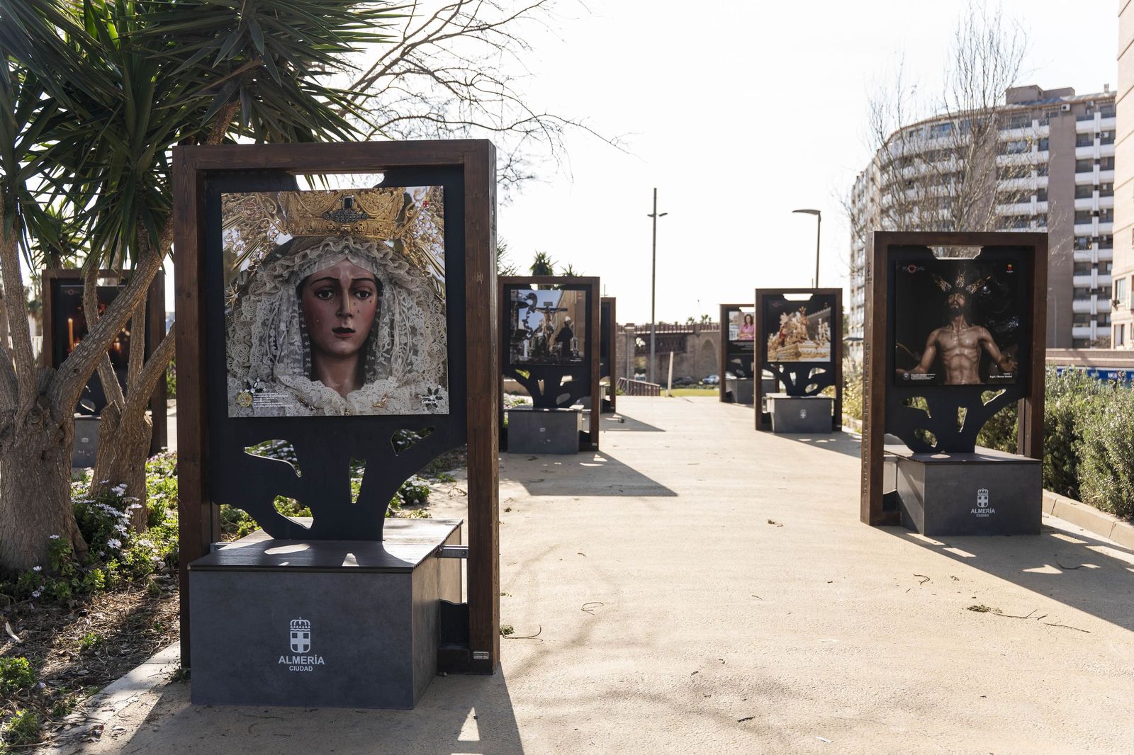 Exposición "La otra mirada" de los Fotógrafos Cofrades de Almería Focoal, en imágenes