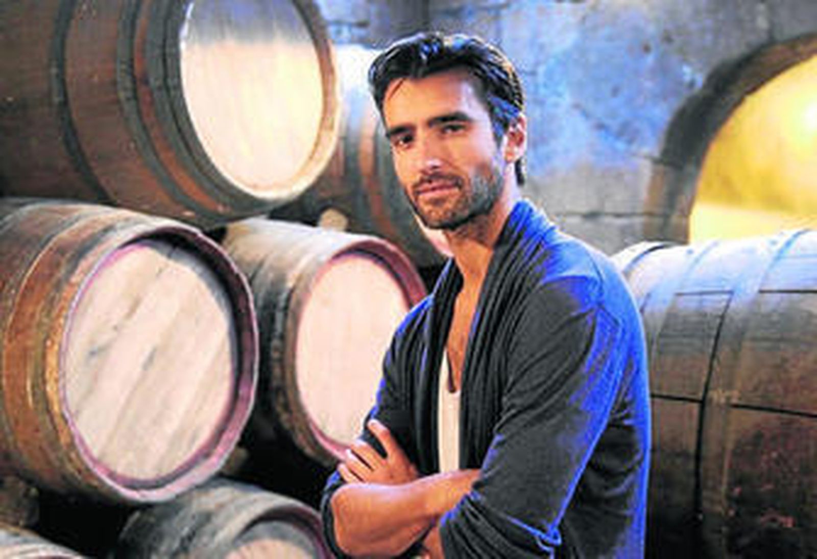 El actor vasco de origen andaluz Aitor Luna en la serie 'Gran Reserva'.