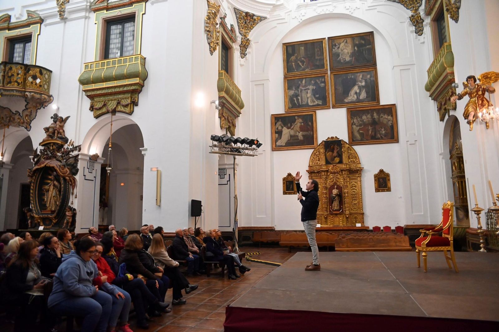 Las imágenes de la primera visita guiada teatralizada al patrimonio barroco de la Diputación de Córdoba