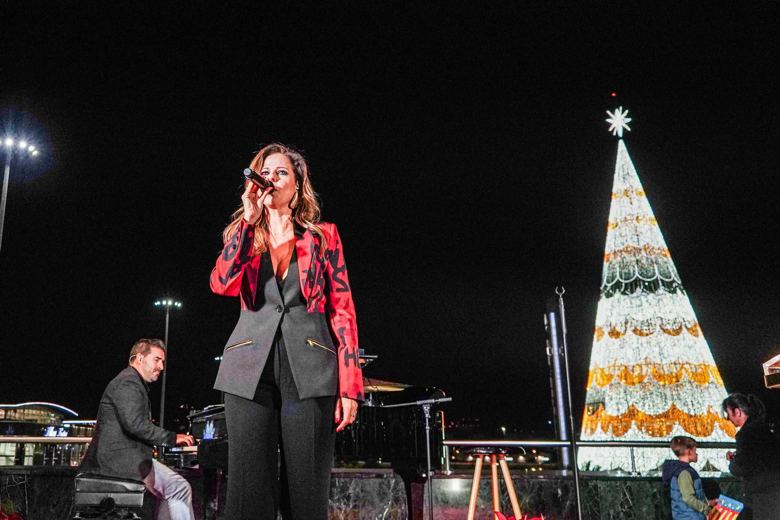 Galería | Granada ya está en Navidad: la fiesta del Nevada Shopping para el alumbrado