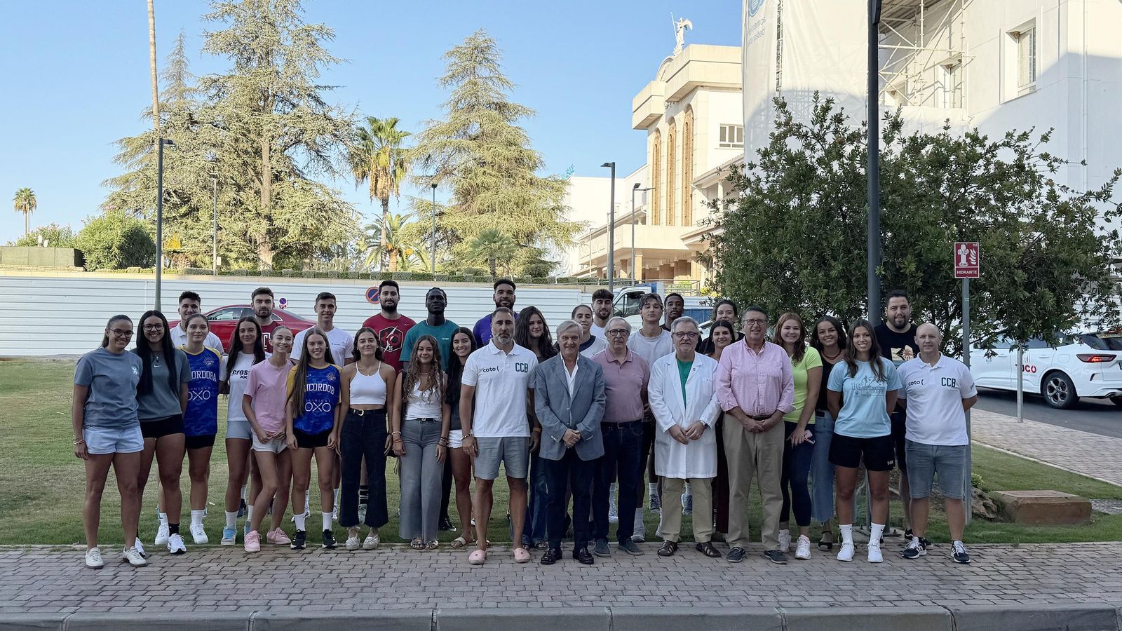 Los equipos masculino y femenino del Coto Córdoba, en San Juan de Dios.