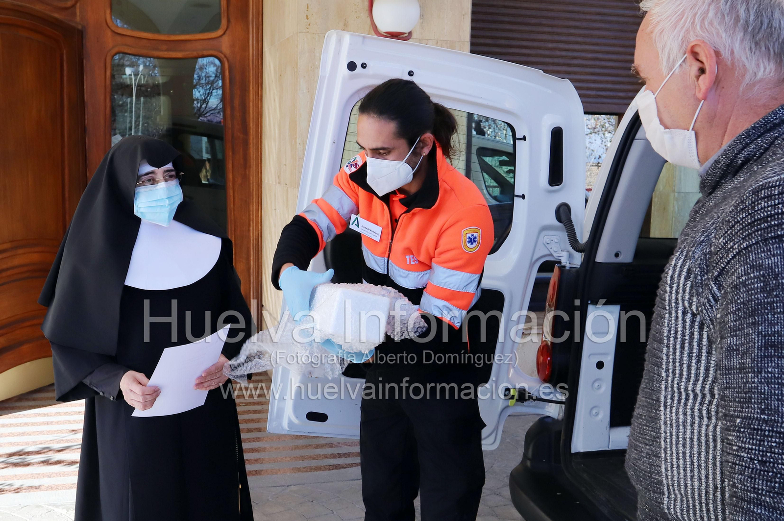 La llegada de las vacunas de la Covid-19 a Huelva en imágenes