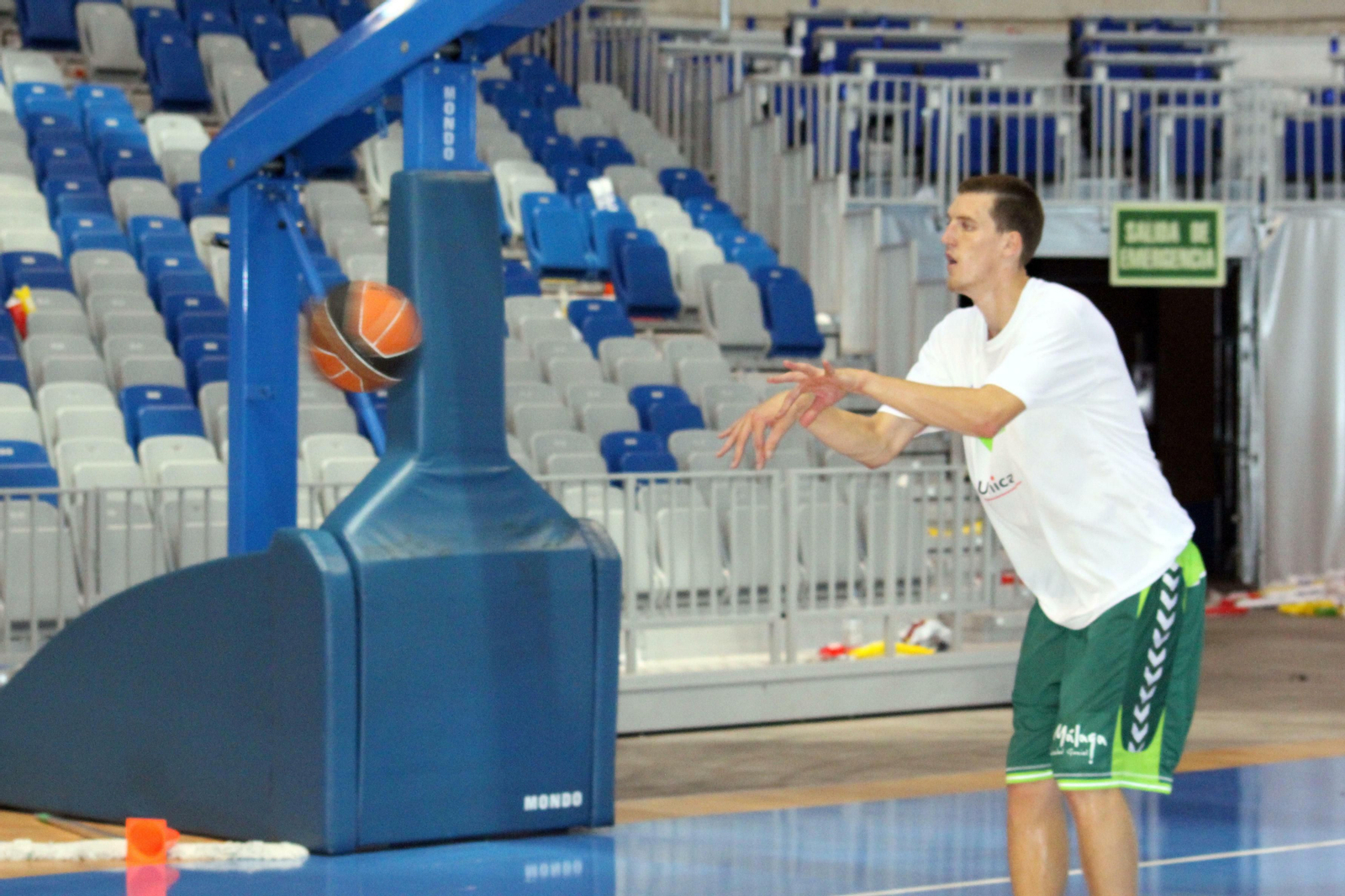 Kuzmic, en un entrenamiento con el Unicaja.