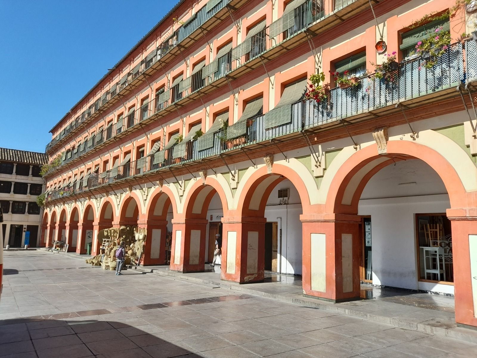 El edificio 42 de la plaza de la Corredera.