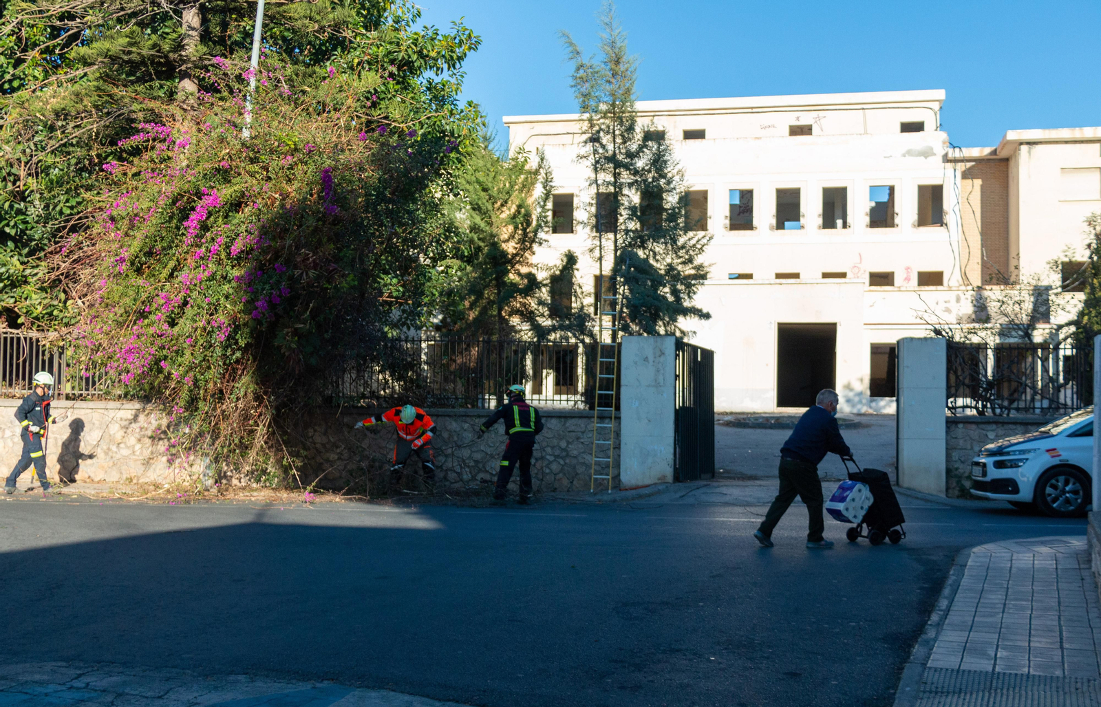 Los vecinos reclaman una solución para la residencia de Santa Amelia de Motril