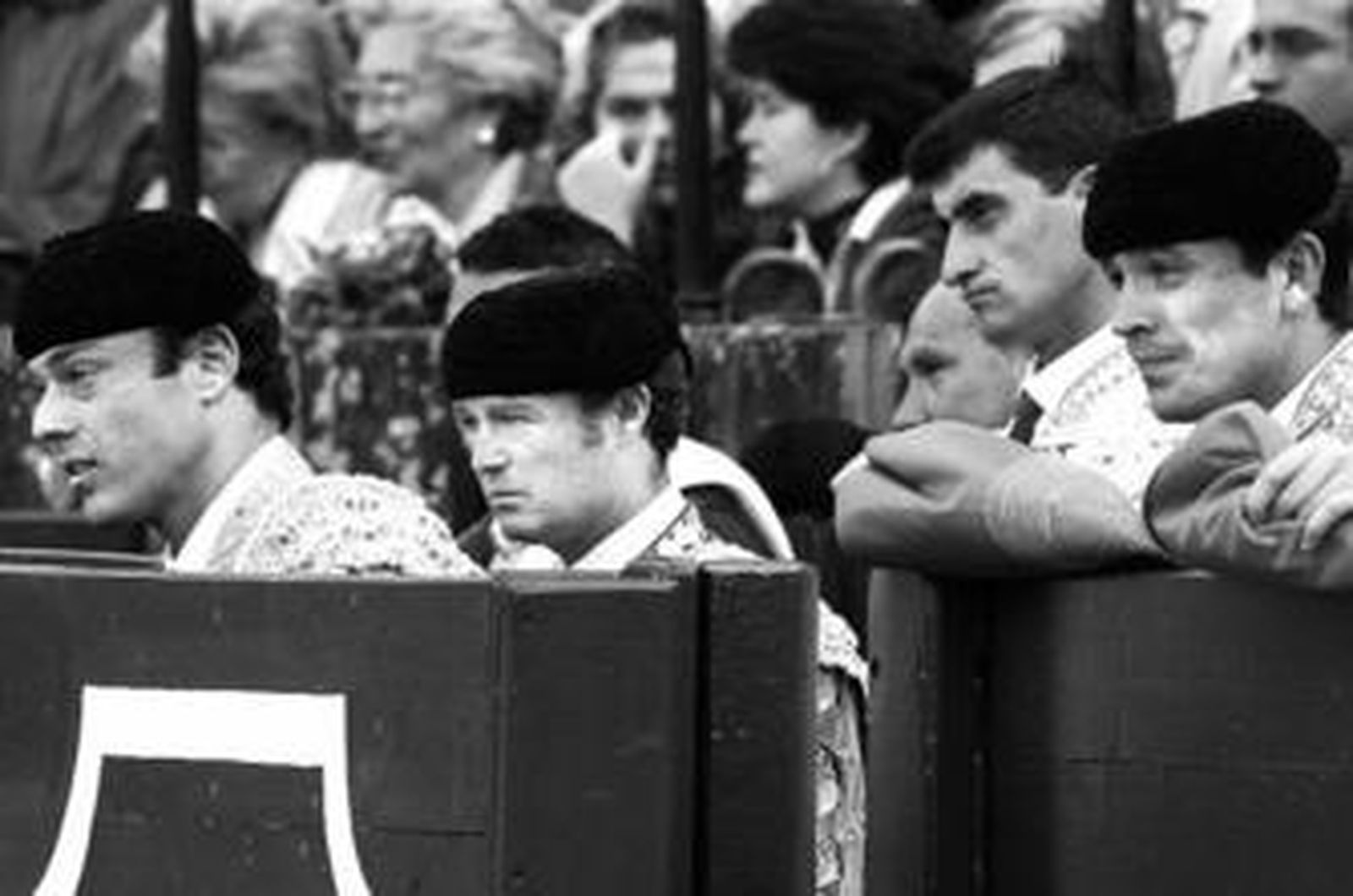 Pepe Luis Vázquez, con Cepeda a la izquierda y Dávila en su última corrida en Sevilla el 9 de abril de 2002.