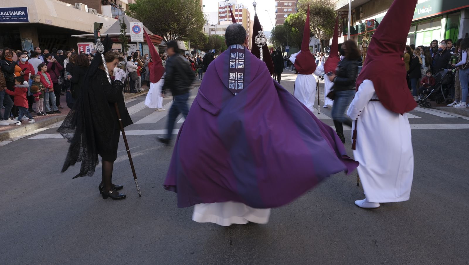 Fotogalería de la procesión de Coronación. Semana Santa Almería 2022.