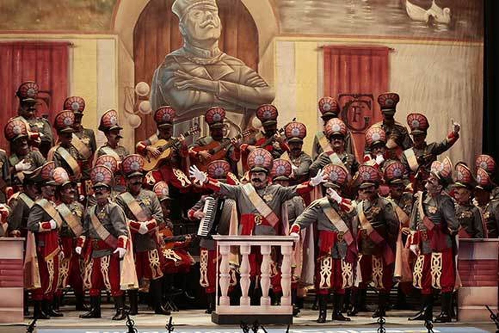 El coro de Faly Pastrana abrió a lo grande la segunda función clasificatoria del COAC 2014. /Fito Carreto