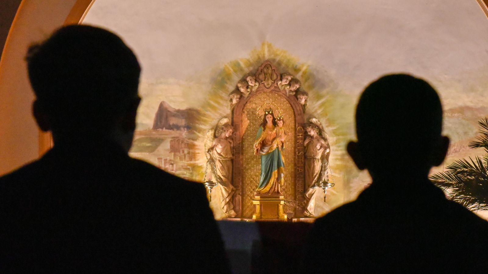 Oración de vísperas e imposición de medallas de los Salesianos de La Línea