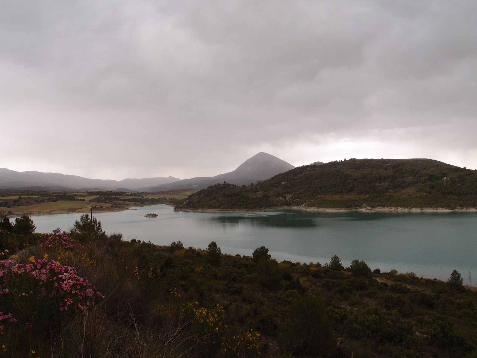 Vista panorámica del embalse de San Clemente