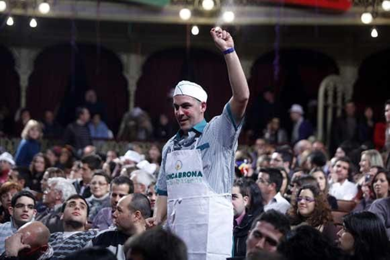 Muchos de animaron a disfrazarse para acudir al teatro

Foto: Julio Gonzalez-Jesus Marin-Lourdes de Vicente