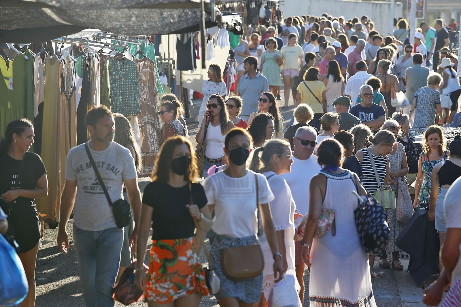 Imágenes de los mercadillos verano en Huelva