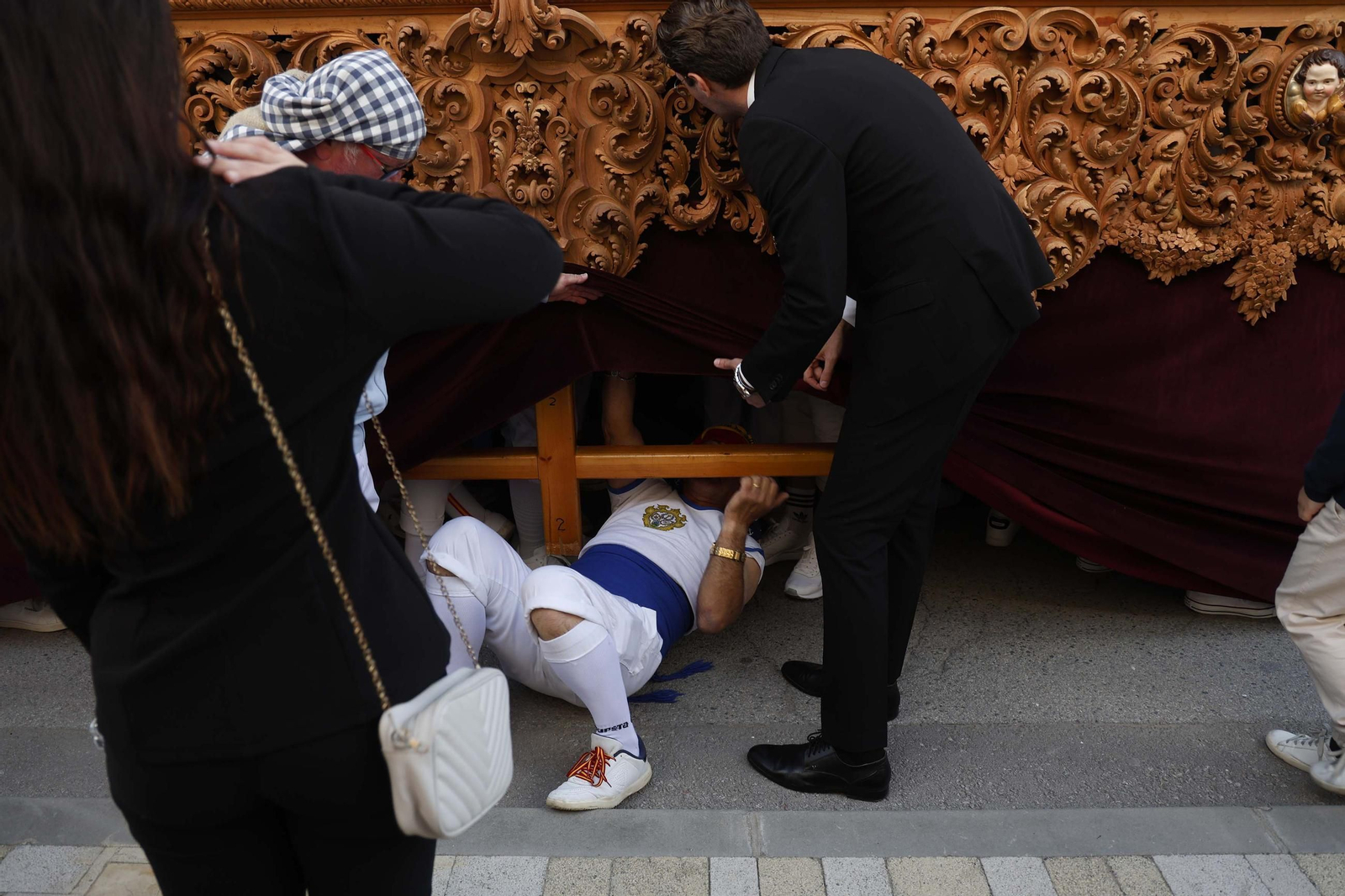 Fotos del Miércoles Santo en La Línea Oración en el Huerto, Abandono y Medinaceli