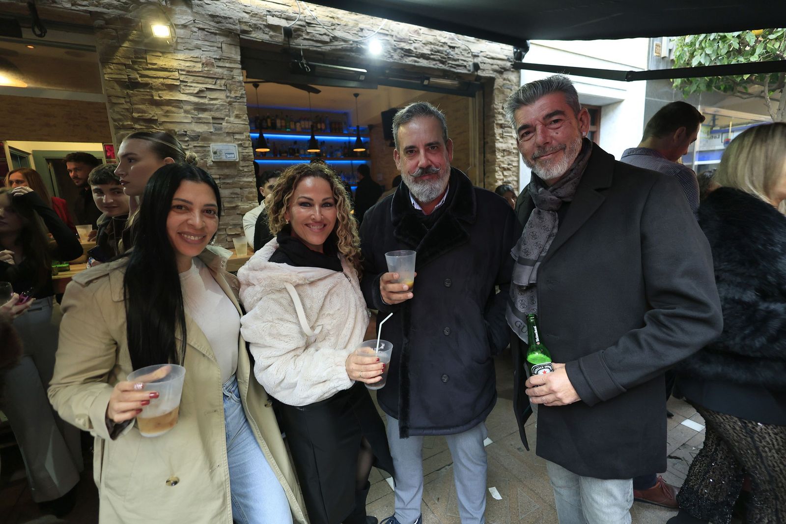 Búscate en las fotos del ambiente en el centro de La Línea antes de la Nochevieja