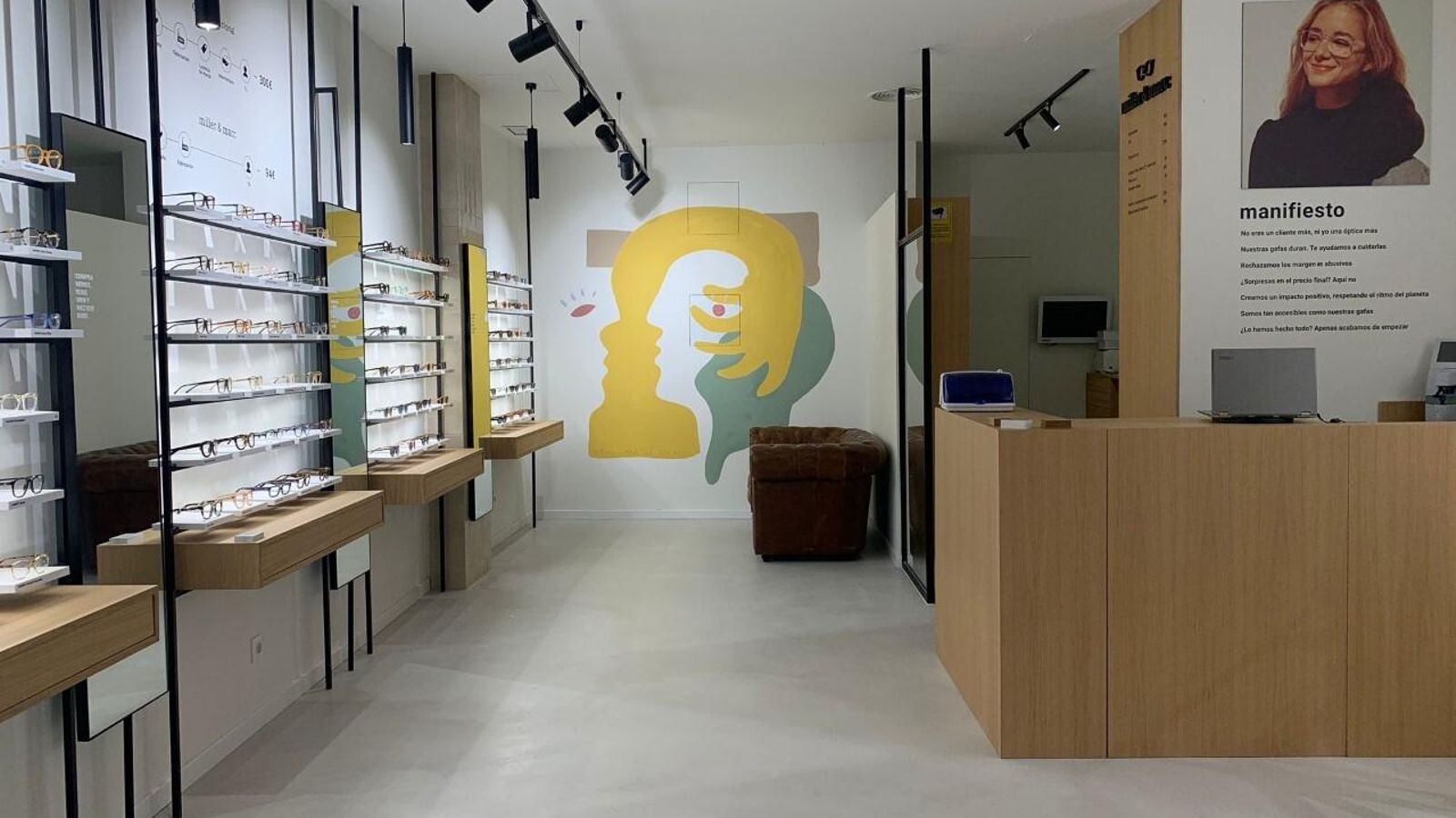 Interior de la tienda de Sevilla.