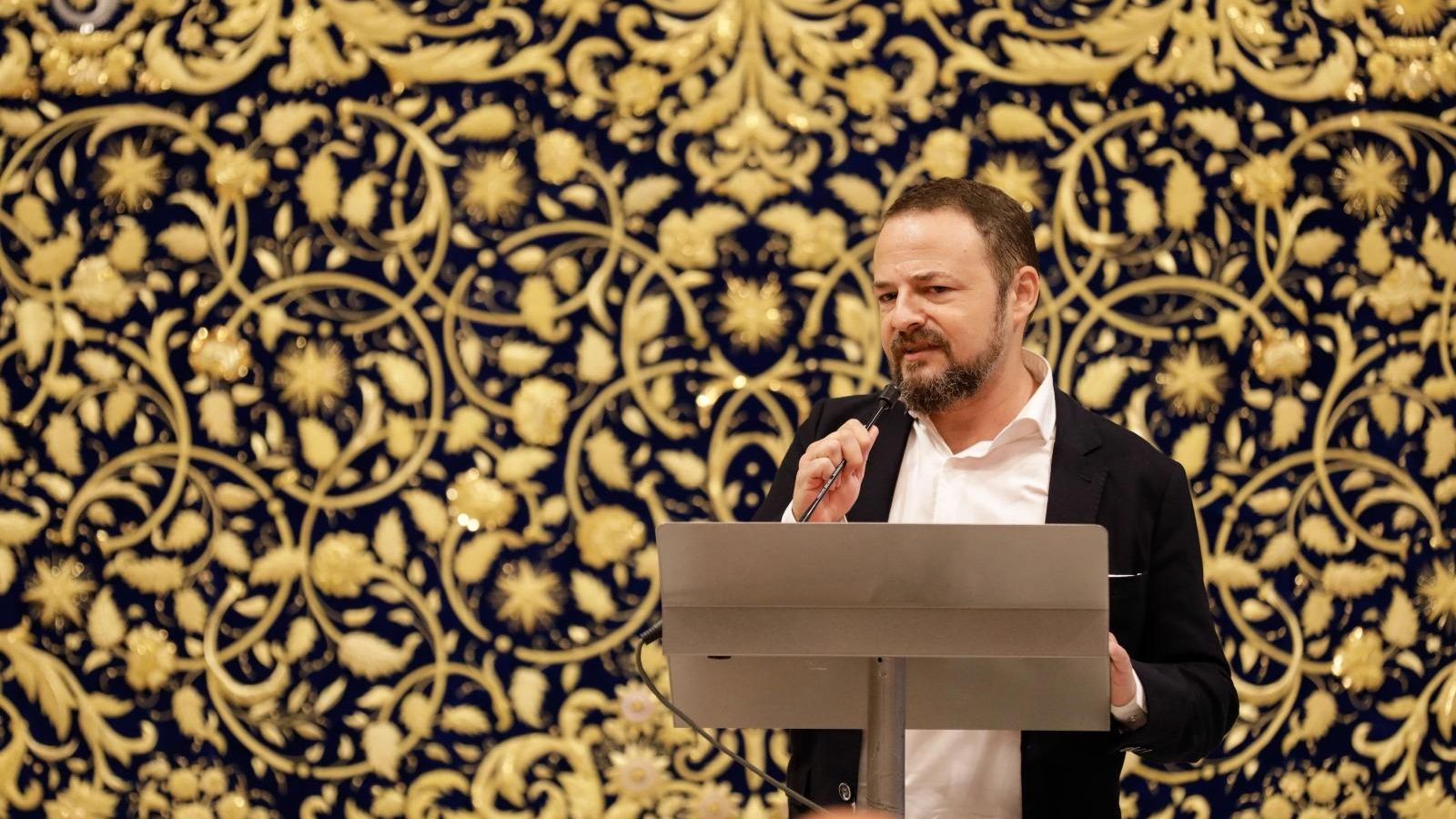 Sánchez de los Reyes se dirige al público presente