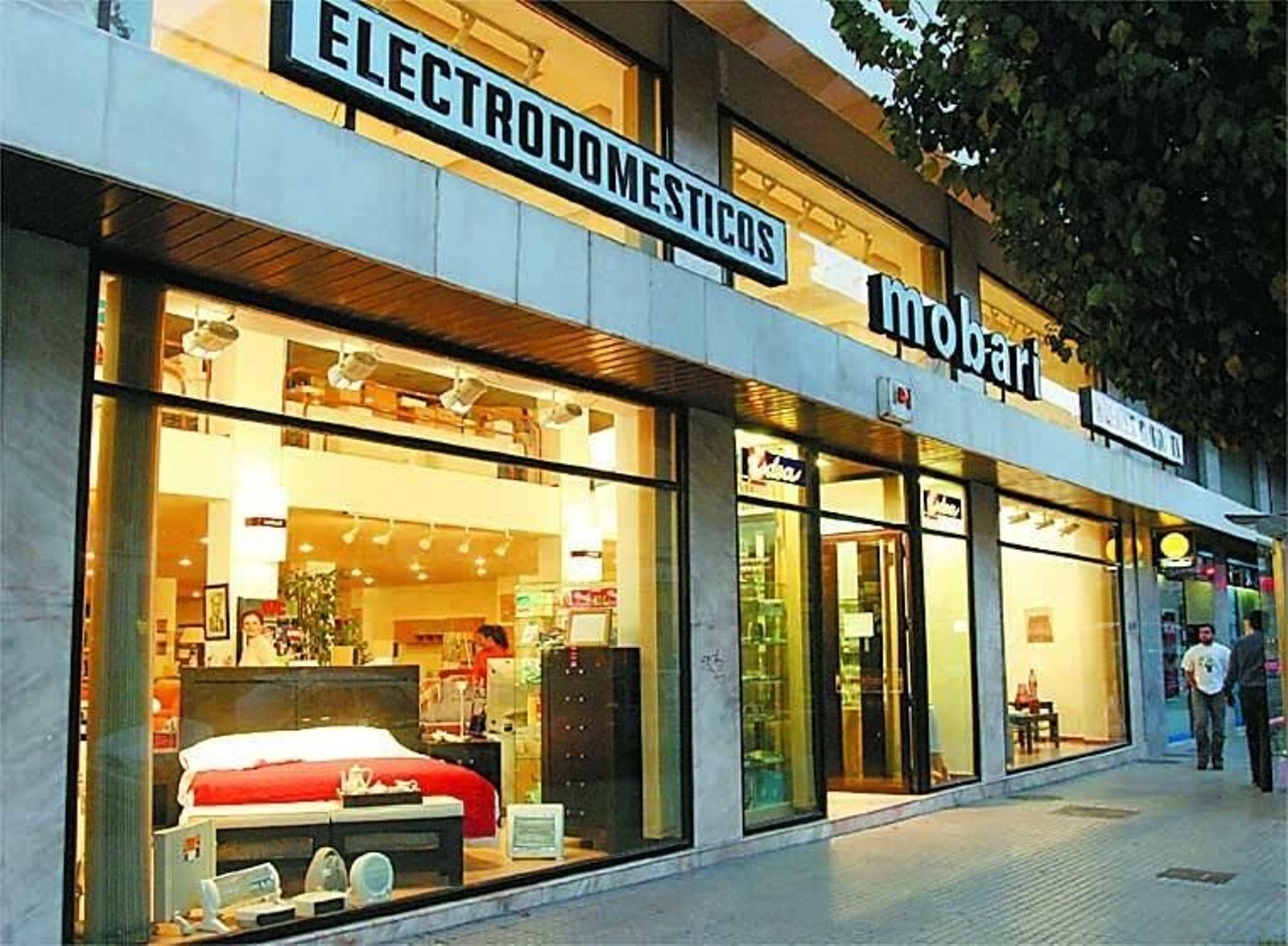 La fachada de Mobarí, una de las mayores tiendas de la Avenida