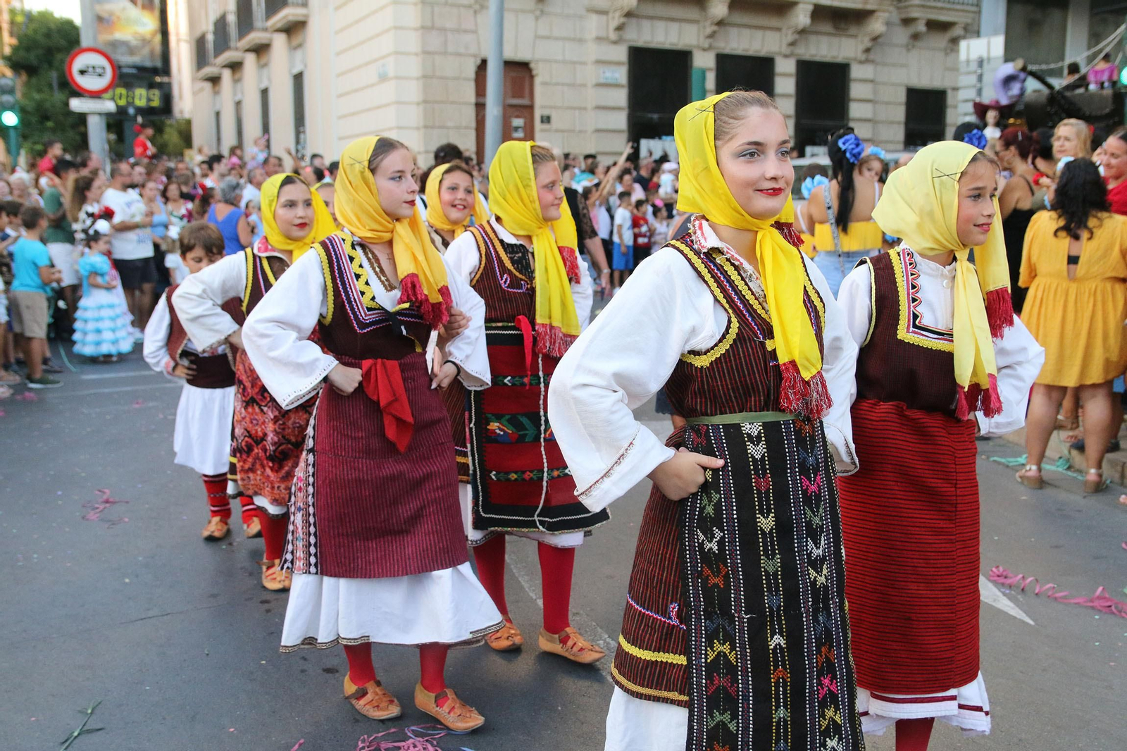 Las imágenes de la batalla de flores en la Feria de Almería 2023