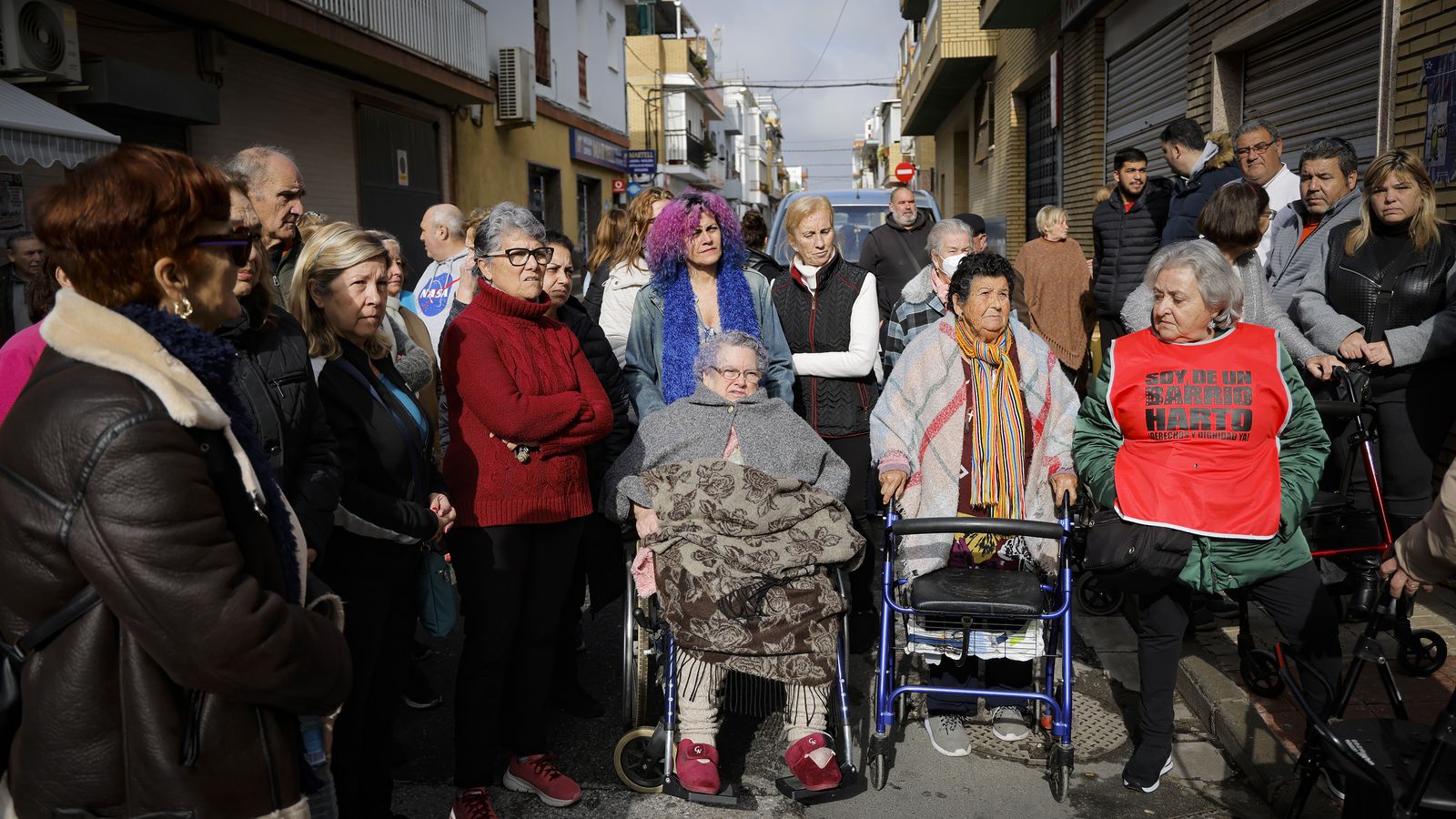 Vecinos de Palmete protestan por el corte continuado de la luz, todas las fotos