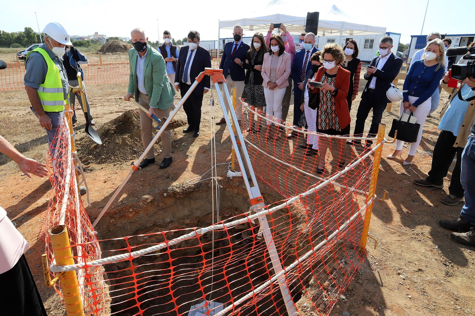 Imágenes de la  colocación de la primera piedra del nuevo colegio público ubicado en el 'Ensanche Sur'