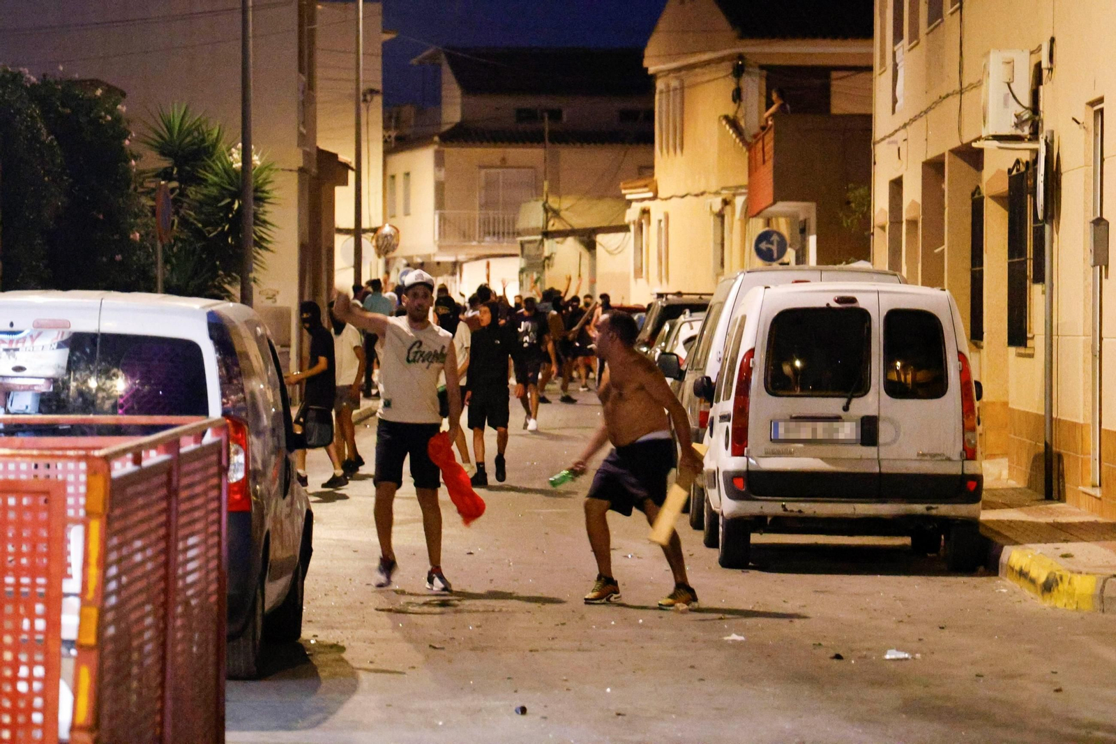 Una de las noches de disturbios en la localidad murciana de Torre Pacheco esta semana.