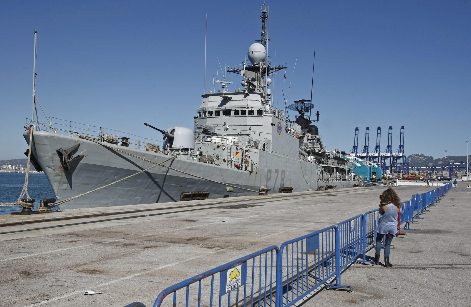 Una corbeta de la Armada española atracada en el muelle de Algeciras, en una imagen de archivo.