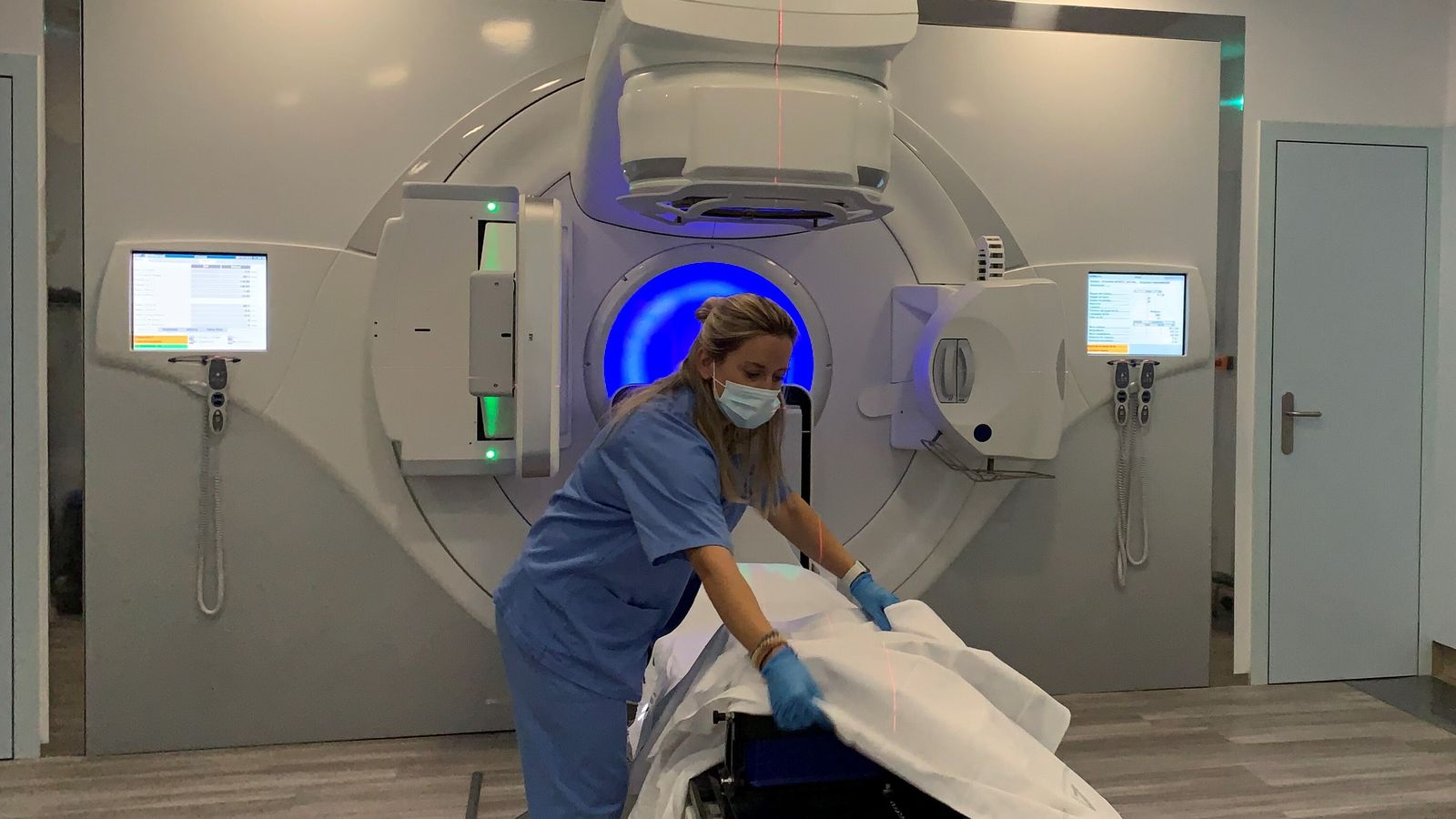 El acelerador donde se aplican los tratamientos radioterápicos.