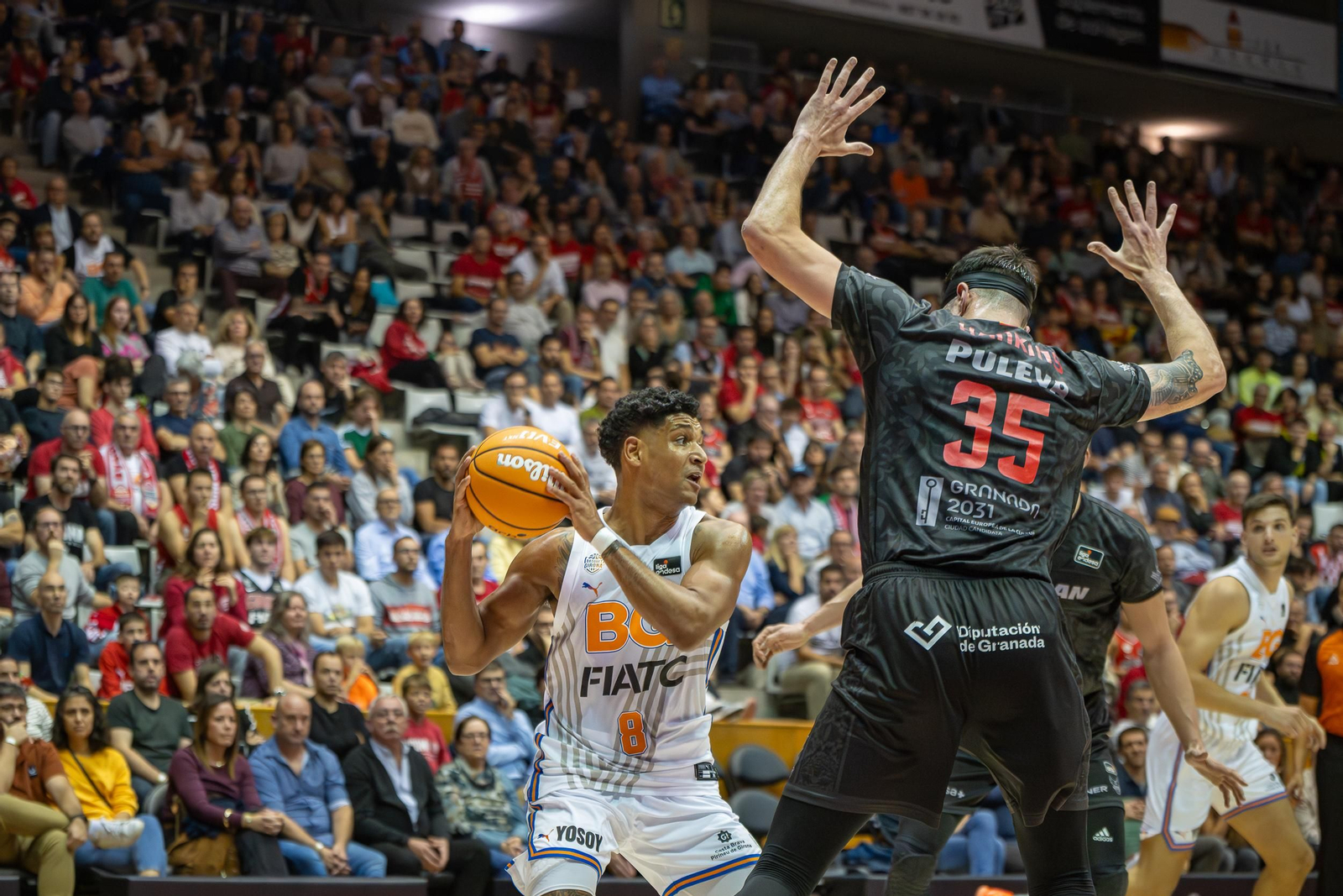 Las imágenes del Bàsquet Girona-Covirán Granada
