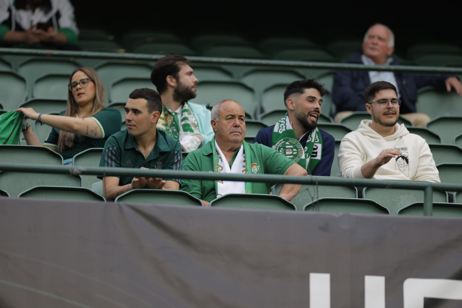 Búscate en las fotos del Betis - Jagiellonia