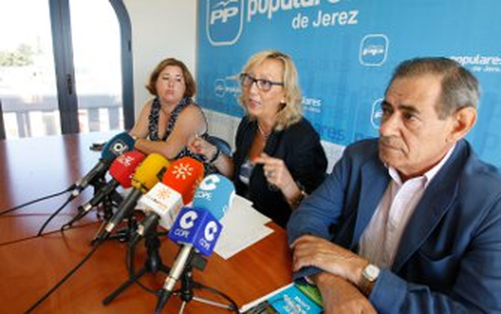 El PP denuncia que la Junta ejecuta una política sanitaria "de rebajas"