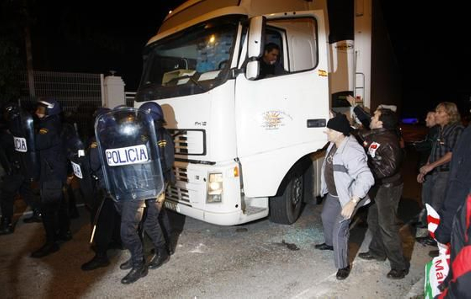 Primeras disputas en la huelga 

Foto: Javier Albiñana