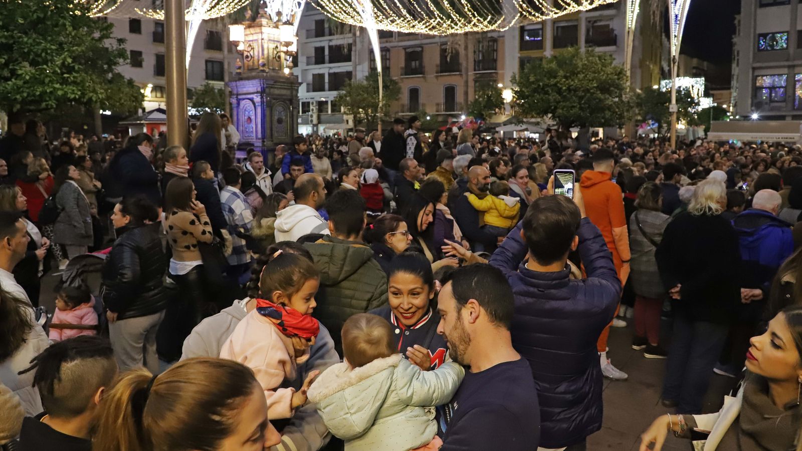 Fotos de la inauguración del alumbrado de Navidad en Algeciras